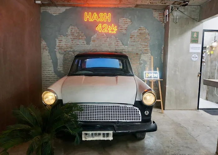 Hash With Unique Chill Design At Silom Soi 3